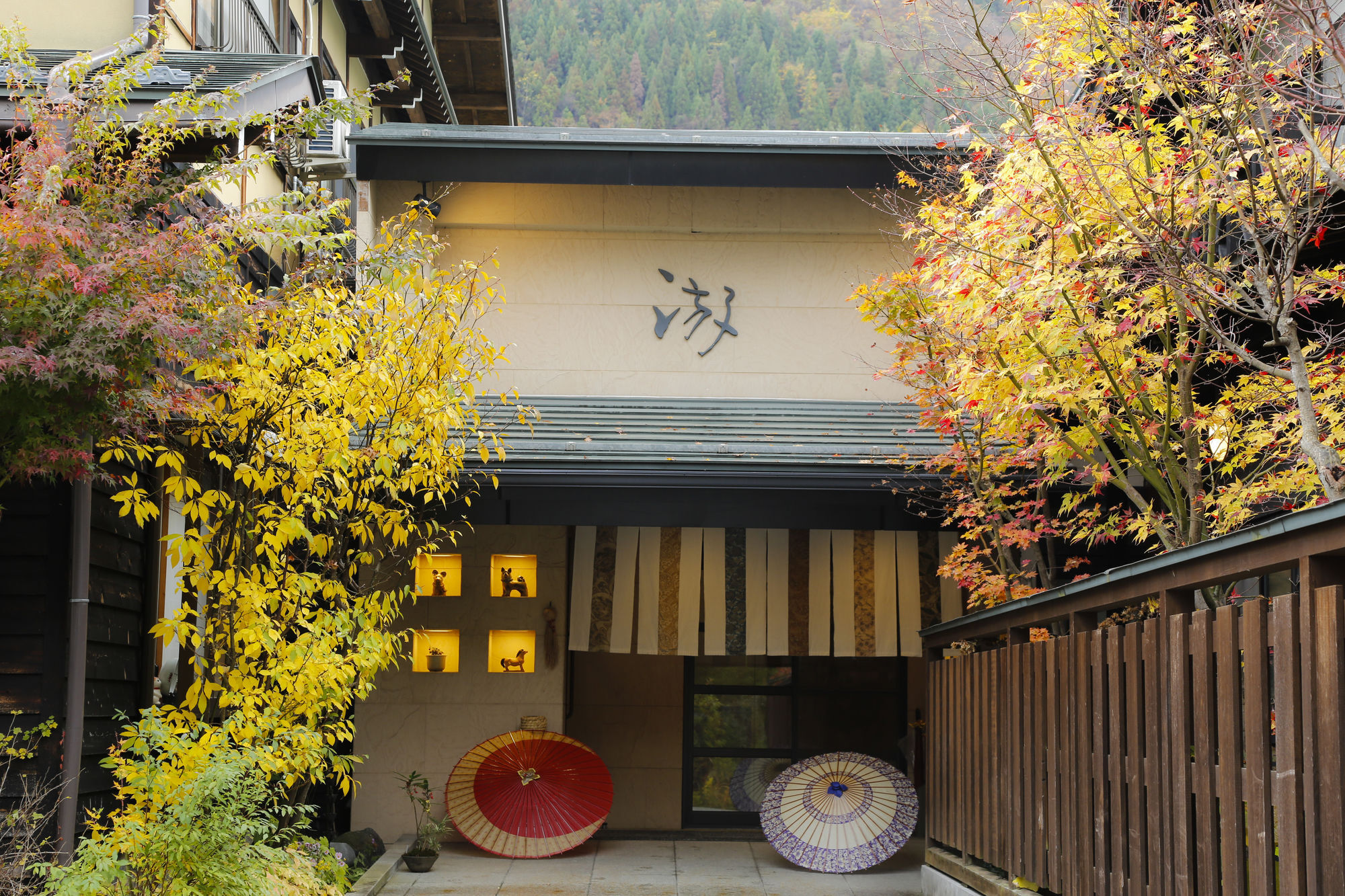 Ryokan Kutsuroginoya Yuu Takayama  Exterior foto